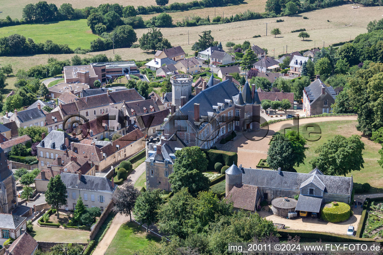 Montmirail dans le département Sarthe, France depuis l'avion