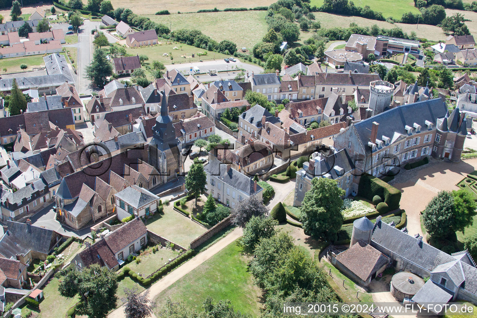 Vue d'oiseau de Montmirail dans le département Sarthe, France