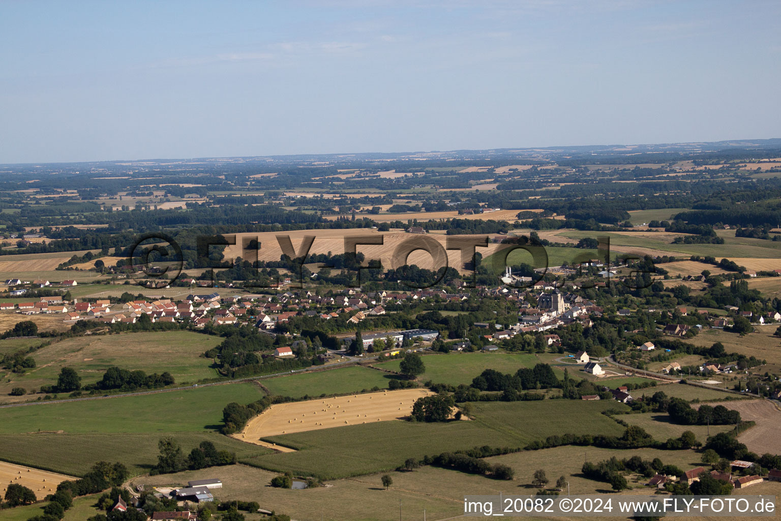 Vue aérienne de Lamnay dans le département Sarthe, France