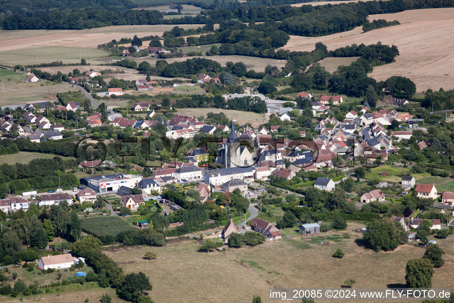 Vue oblique de Lamnay dans le département Sarthe, France