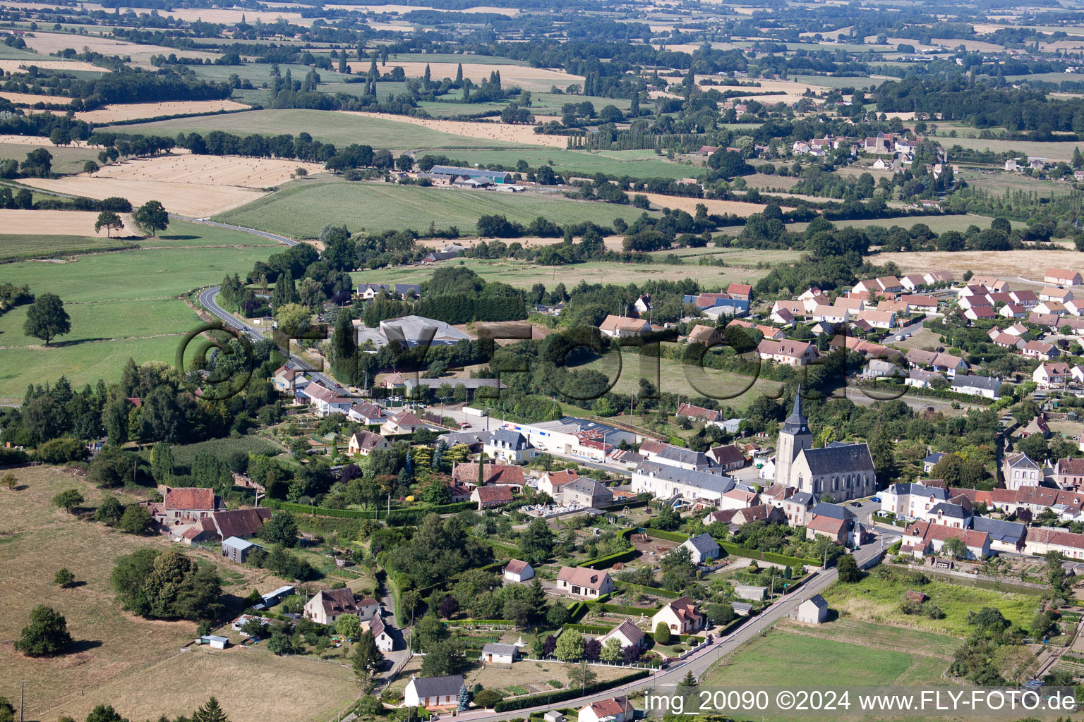Vue d'oiseau de Lamnay dans le département Sarthe, France