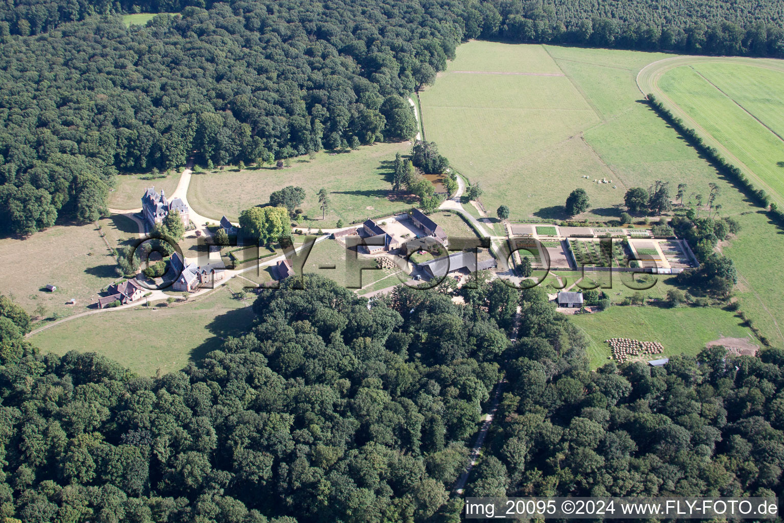 Lavaré dans le département Sarthe, France vue d'en haut