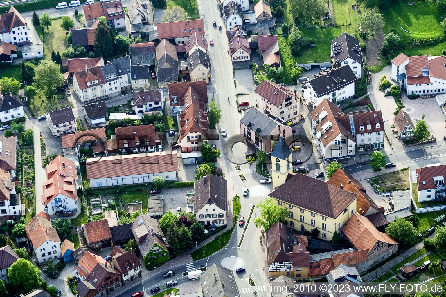 Vue aérienne de La toupie à le quartier Langensteinbach in Karlsbad dans le département Bade-Wurtemberg, Allemagne