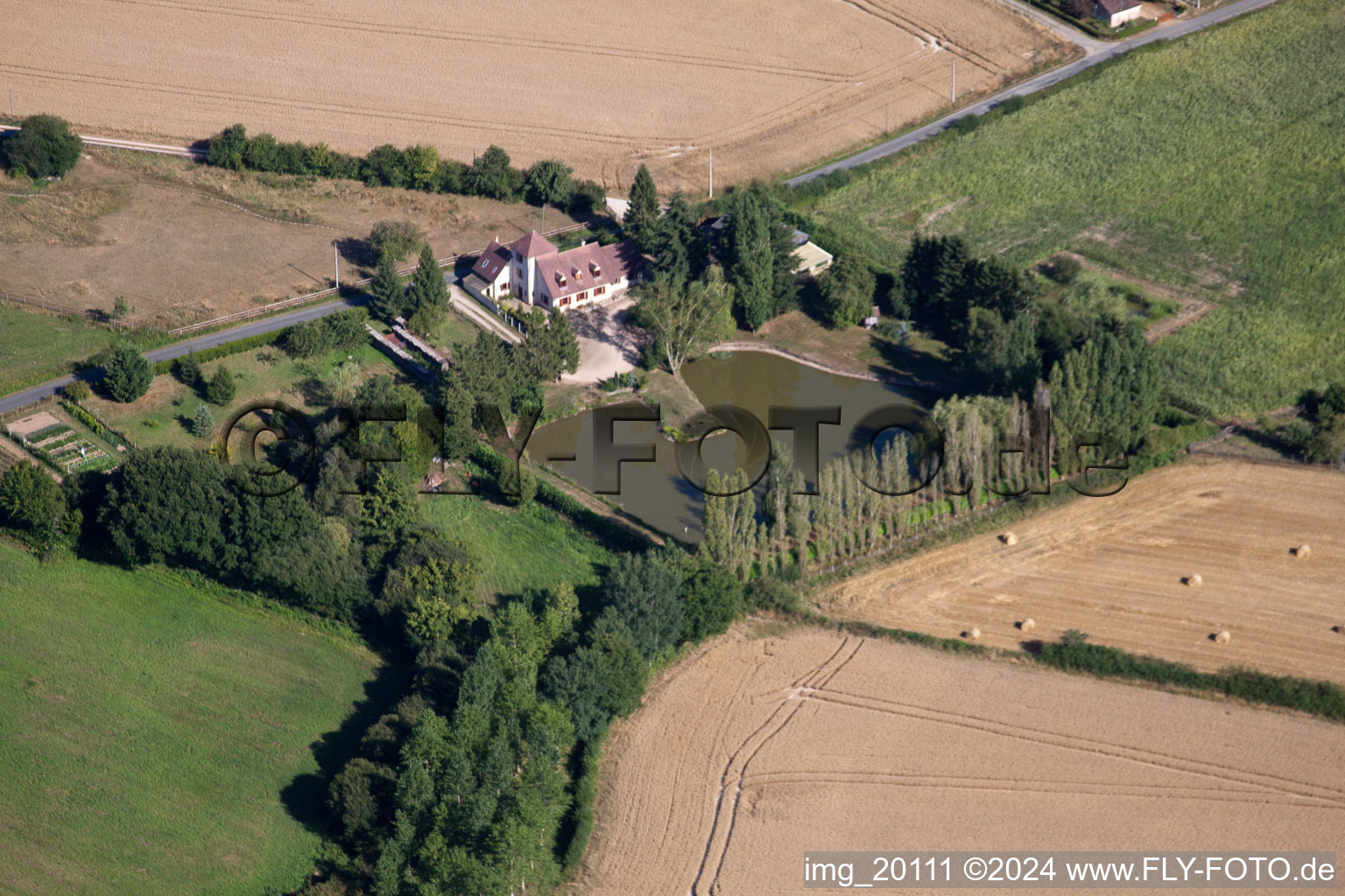 Semur-en-Vallon dans le département Sarthe, France d'un drone