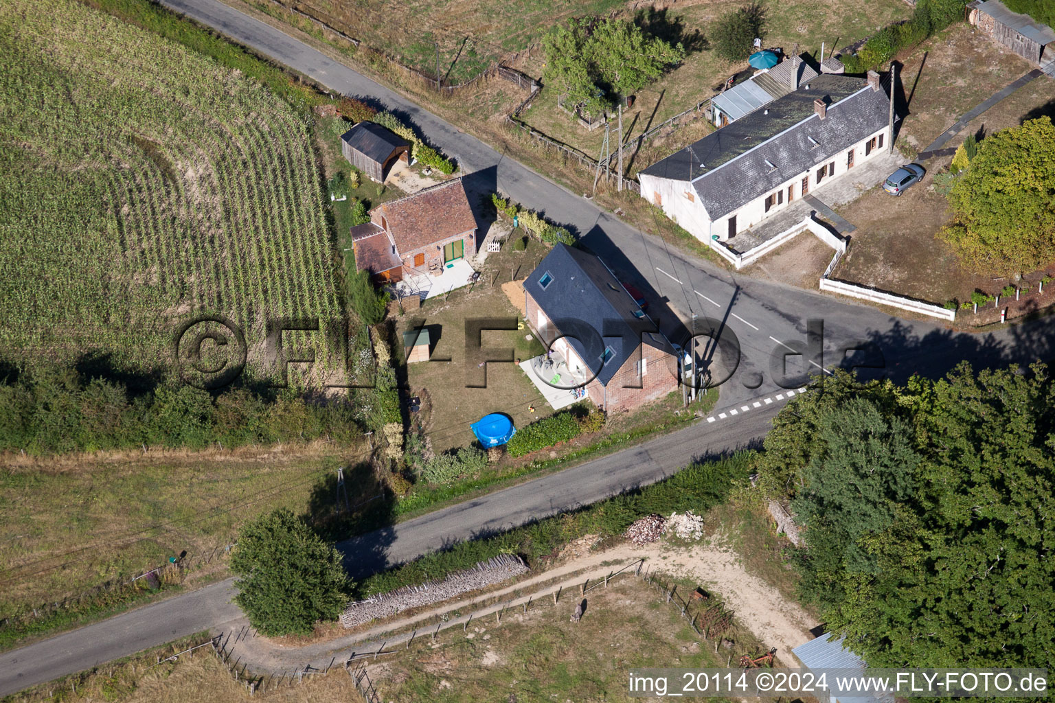 Vue aérienne de Semur-en-Vallon dans le département Sarthe, France