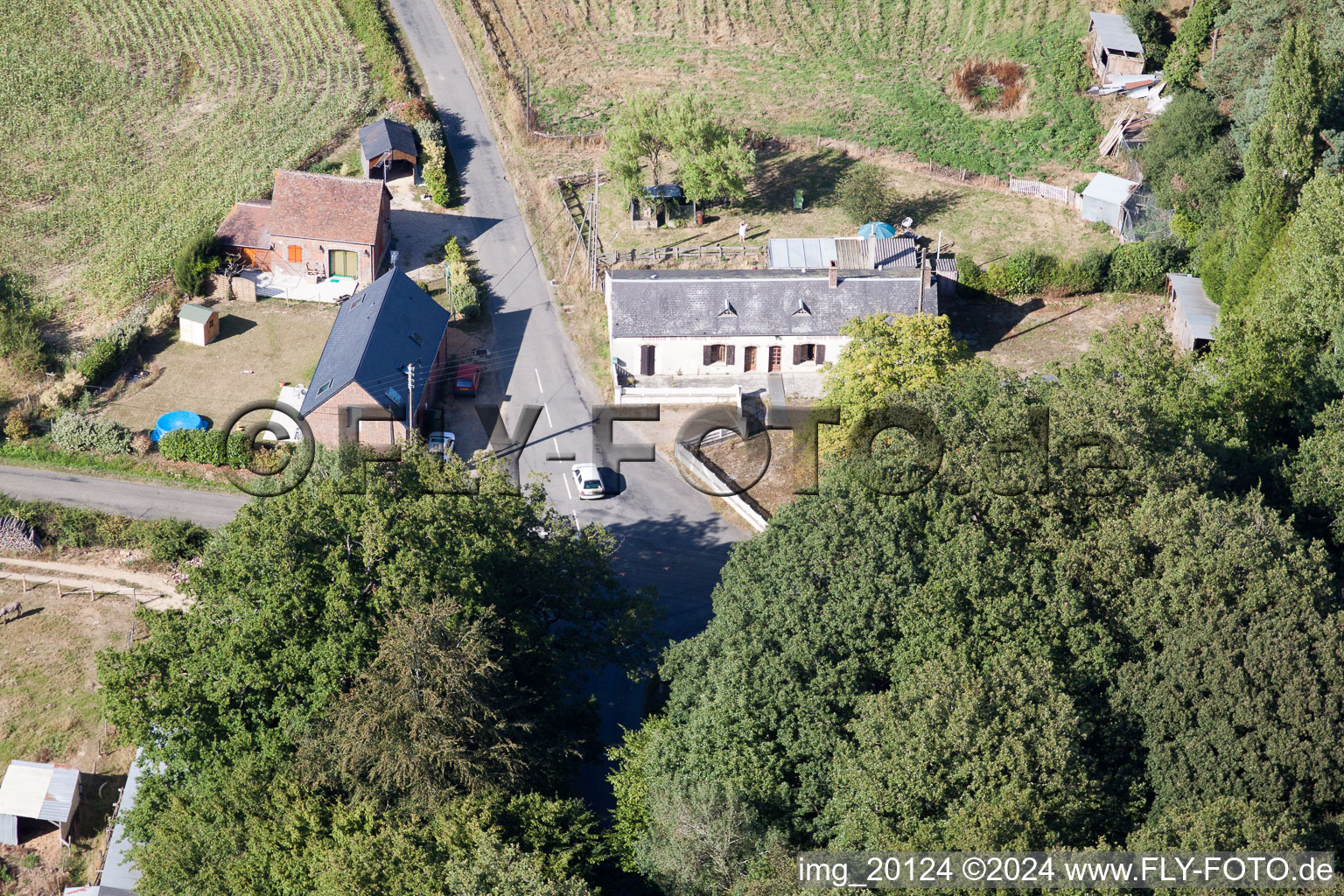 Semur-en-Vallon dans le département Sarthe, France vue d'en haut