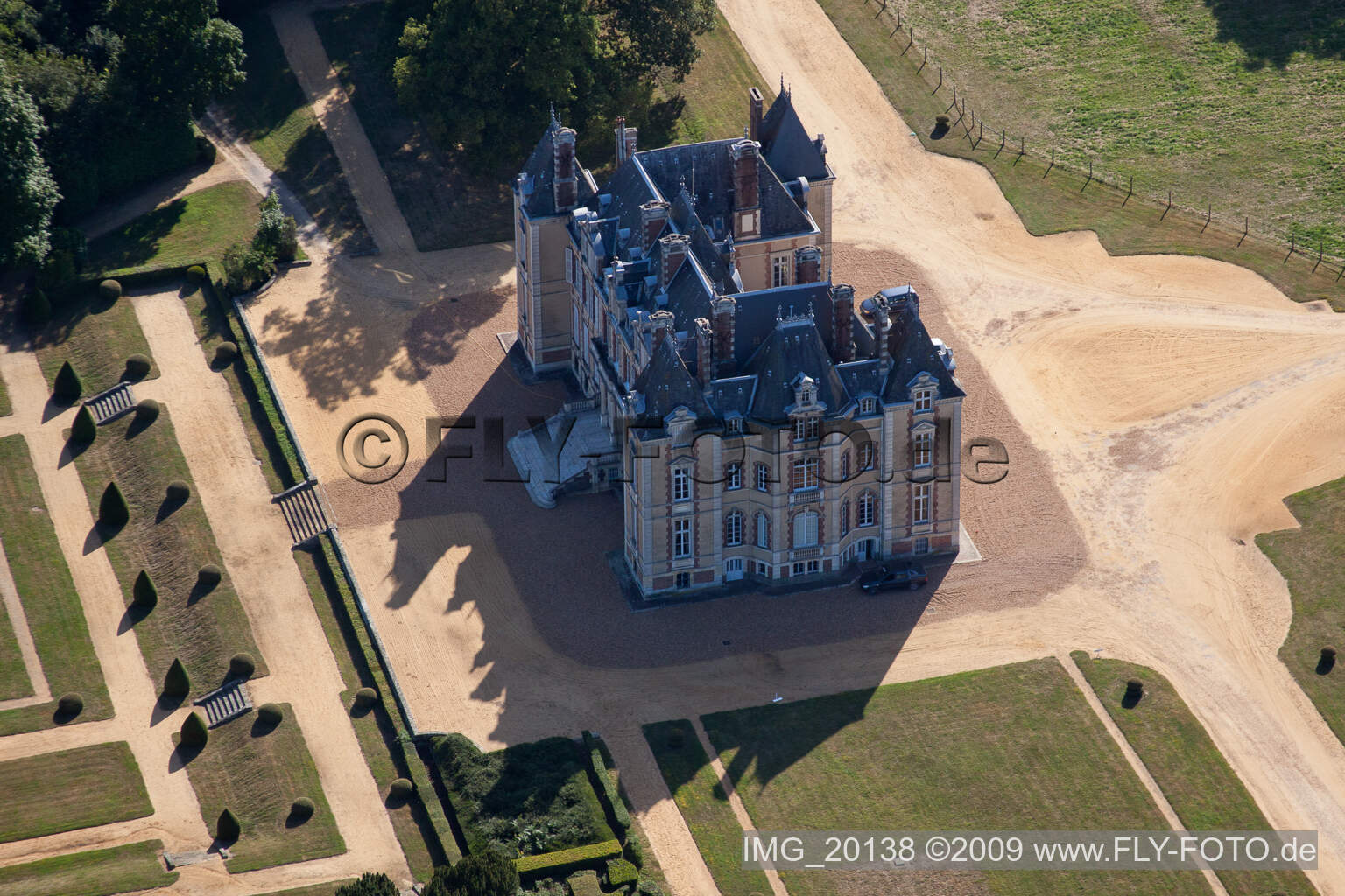 Enregistrement par drone de Le Domaine de la Pierre à Coudrecieux dans le département Sarthe, France