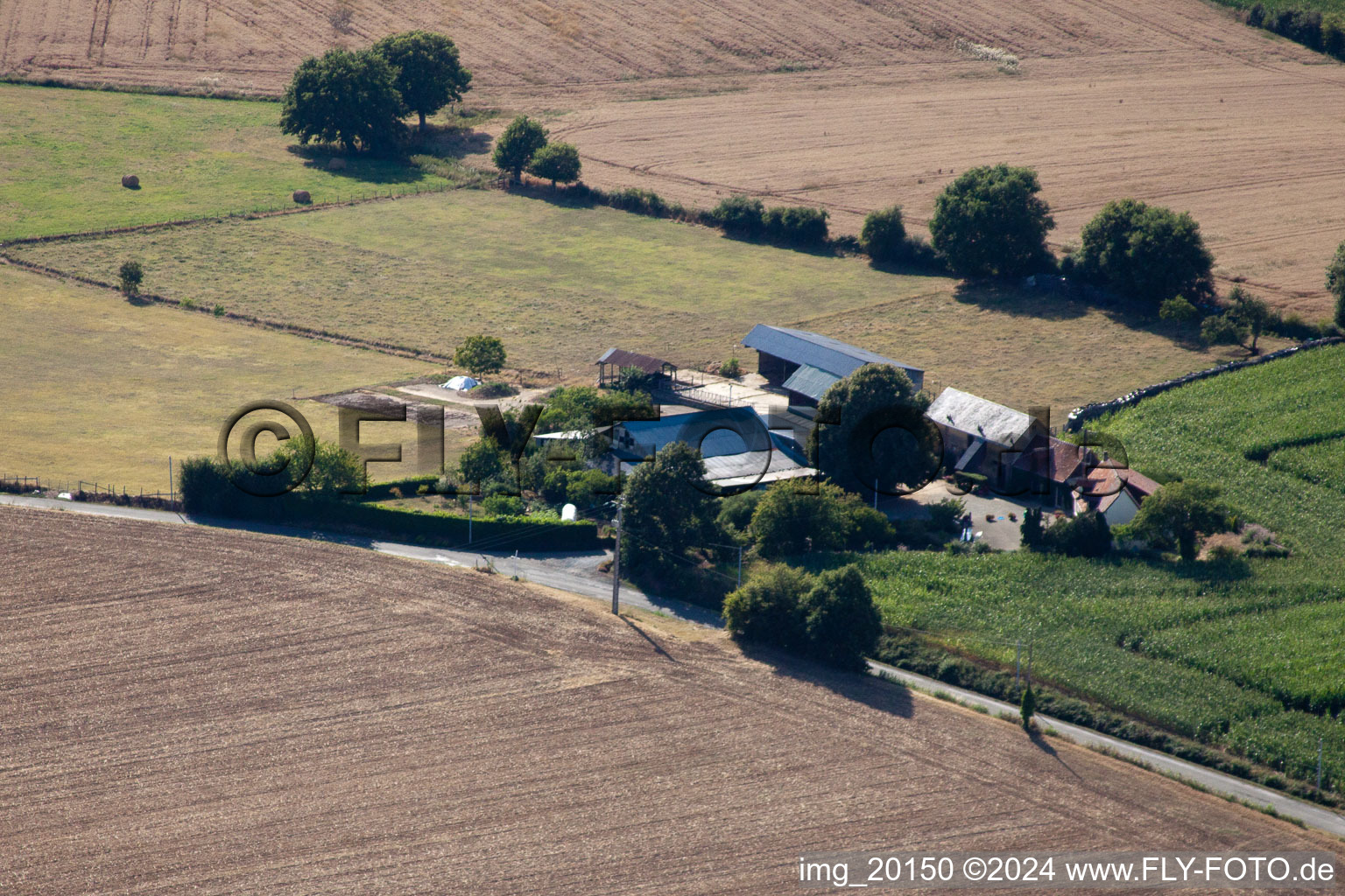 Vue aérienne de La Petite Franchaise (Apiculteur) à Coudrecieux dans le département Sarthe, France