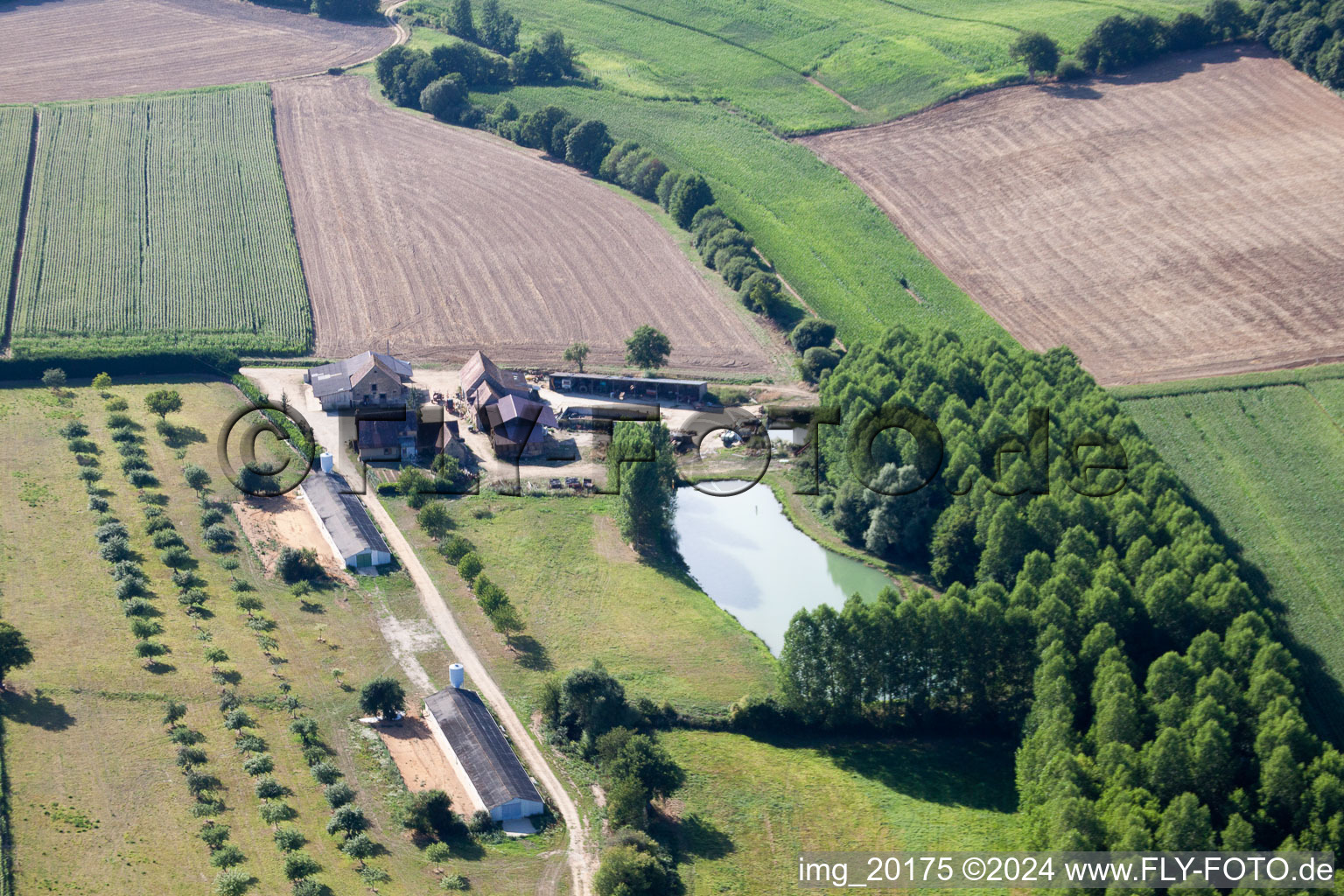 Enregistrement par drone de Coudrecieux dans le département Sarthe, France