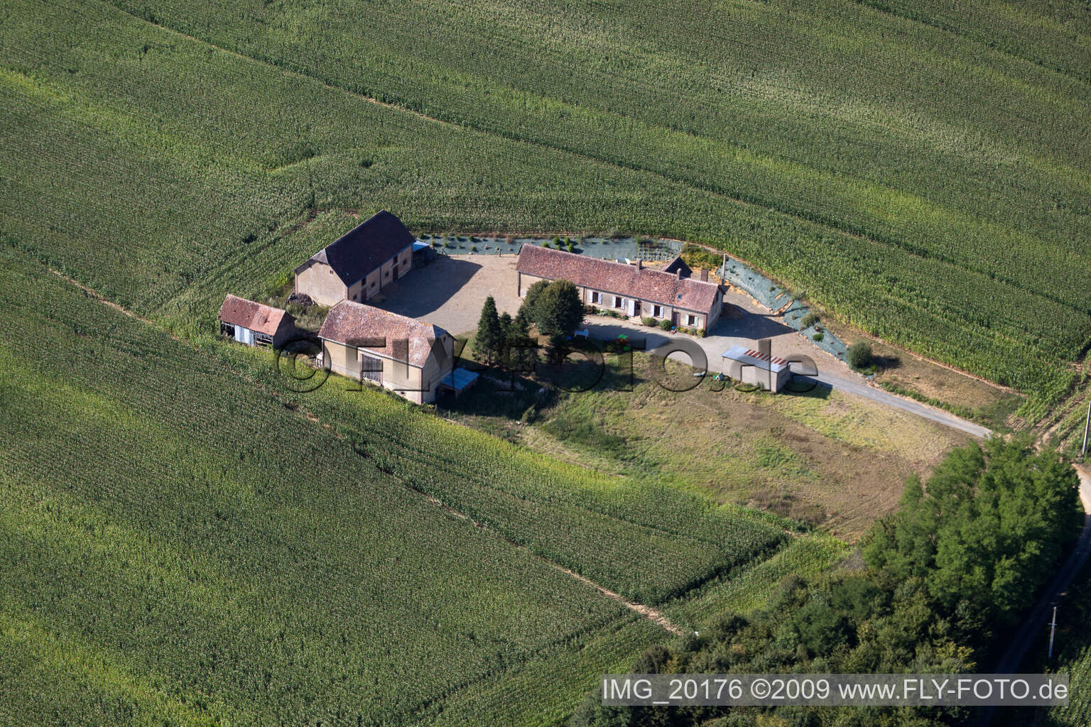 Image drone de Coudrecieux dans le département Sarthe, France