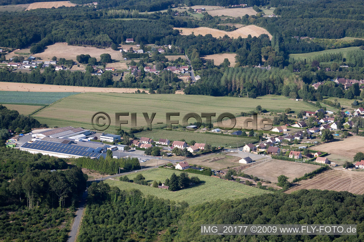 Métaseval à Semur-en-Vallon dans le département Sarthe, France depuis l'avion