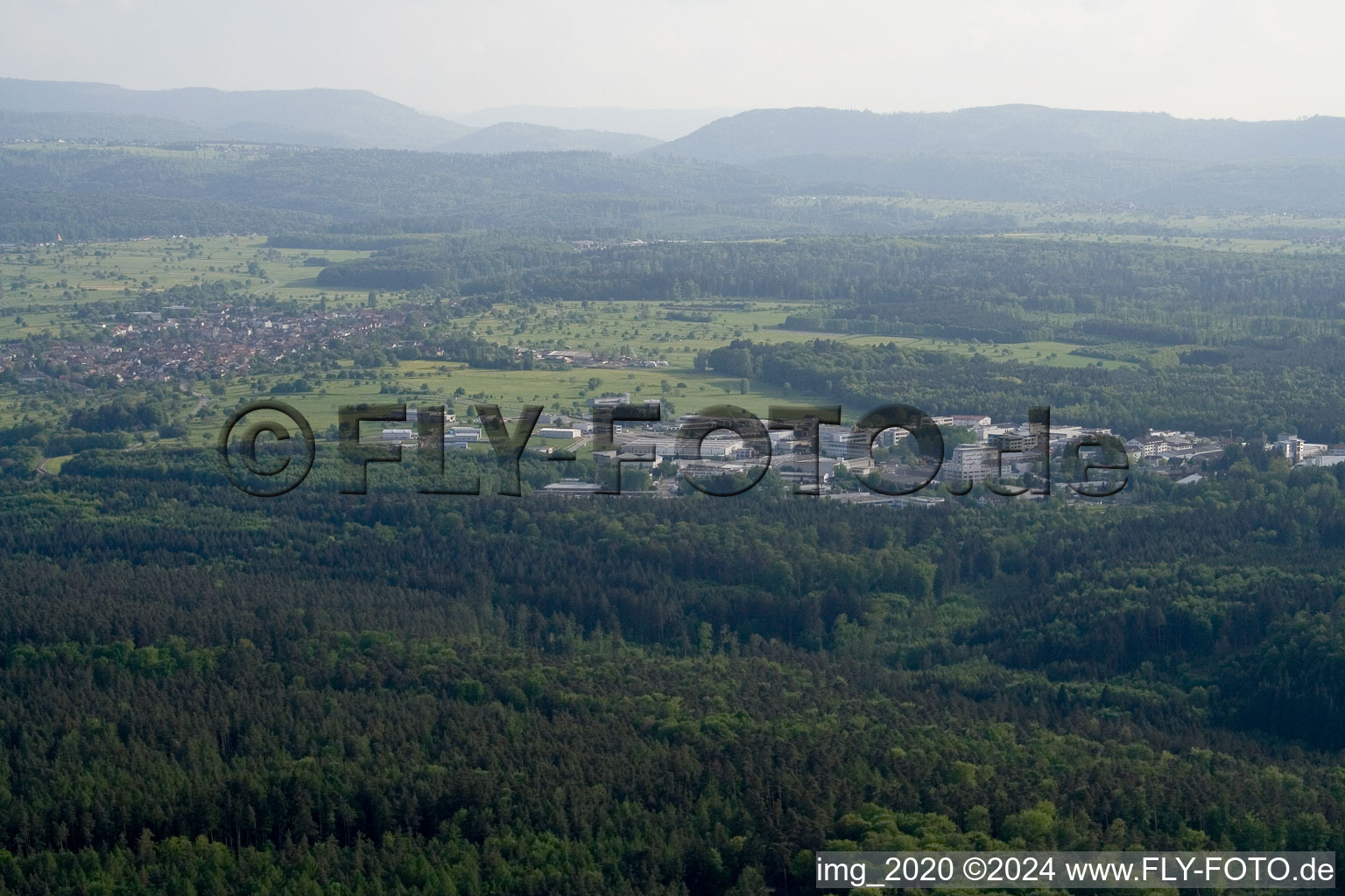 Vue d'oiseau de Zone industrielle d'Ittersbach à le quartier Im Stockmädle in Karlsbad dans le département Bade-Wurtemberg, Allemagne