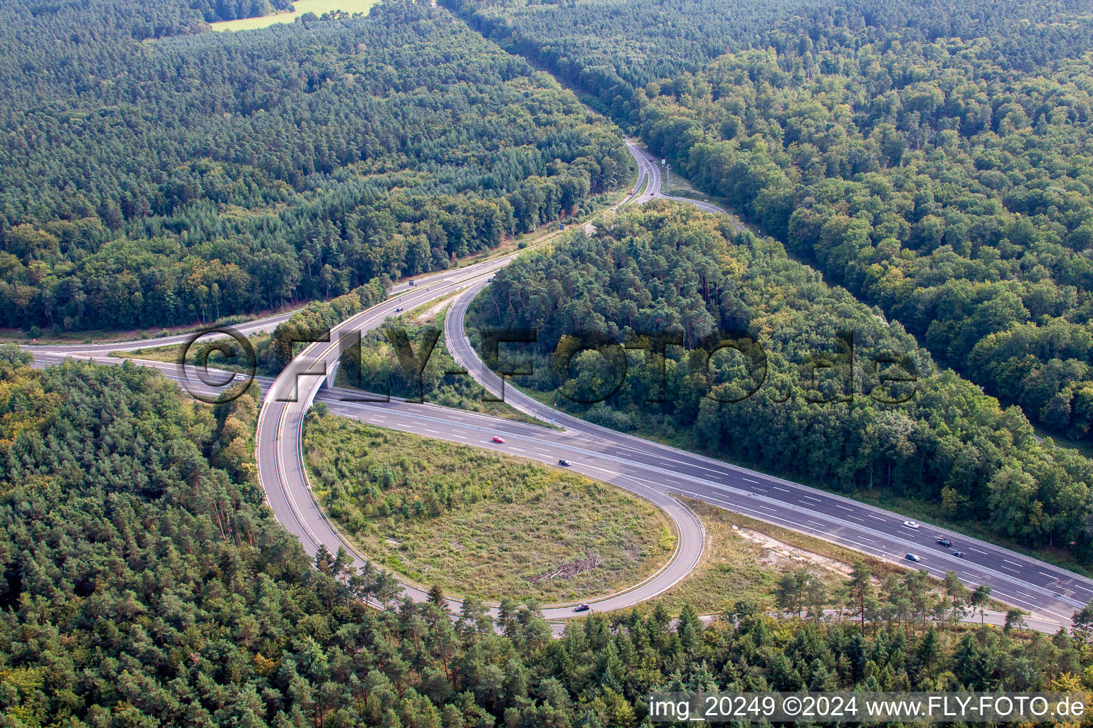 Vue aérienne de Sortie d'autoroute sud à Kandel dans le département Rhénanie-Palatinat, Allemagne