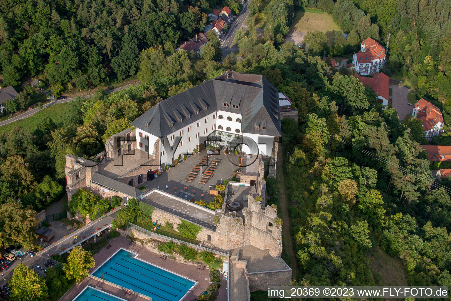 Altleiningen dans le département Rhénanie-Palatinat, Allemagne du point de vue du drone