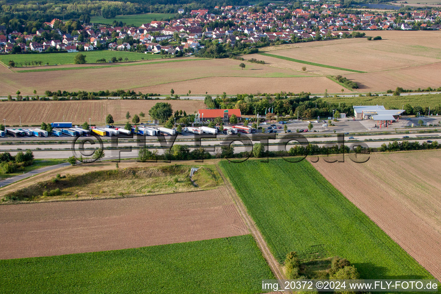 Vue aérienne de Wattenheim dans le département Rhénanie-Palatinat, Allemagne