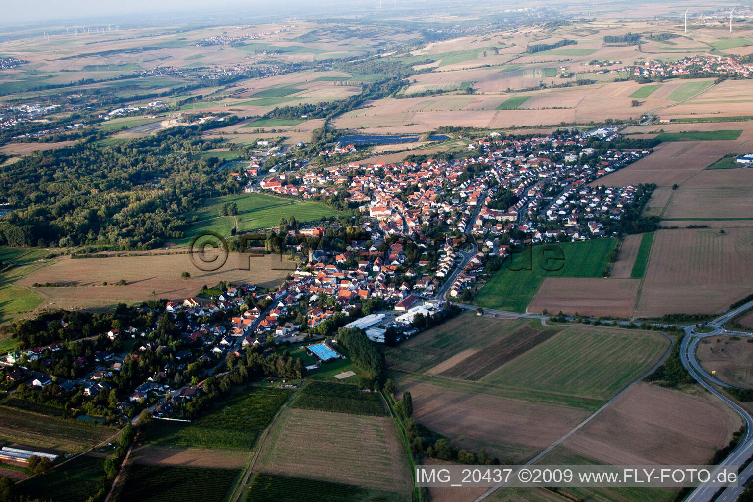 Vue aérienne de Hettenleidelheim dans le département Rhénanie-Palatinat, Allemagne