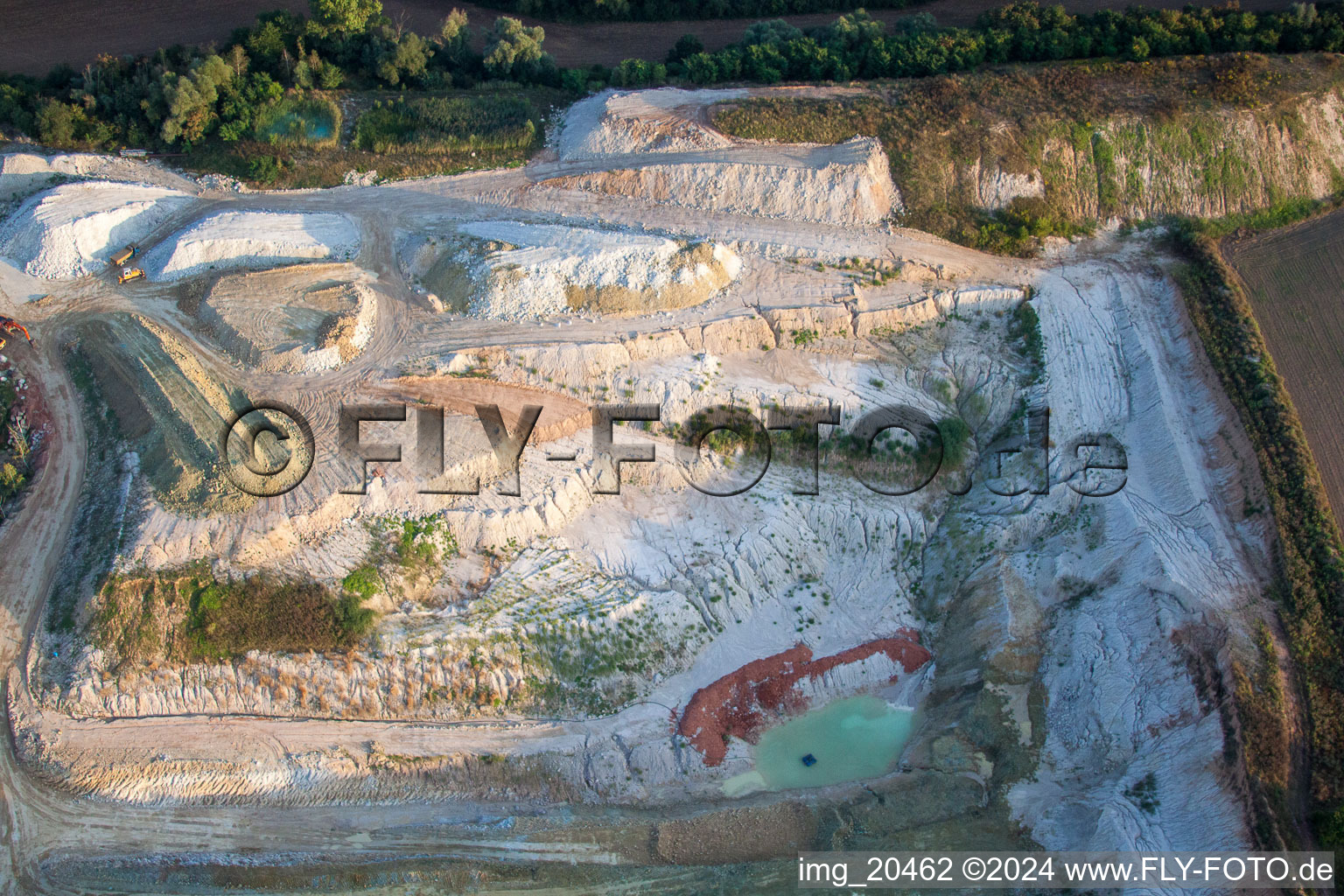 Photographie aérienne de Systèmes techniques de la Poroton Ziegelwerke de Wienerberger GmbH (Palatinat) à Eisenberg dans le département Rhénanie-Palatinat, Allemagne