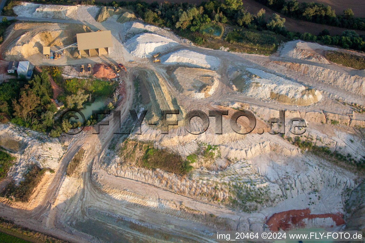 Vue d'oiseau de Eisenberg dans le département Rhénanie-Palatinat, Allemagne