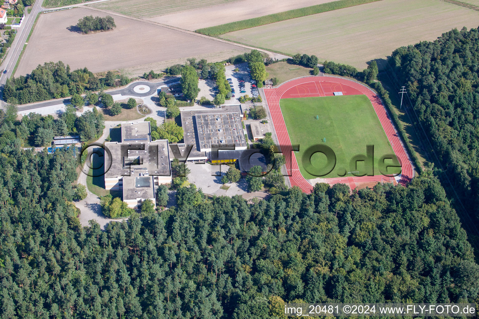 École des bains romains à Rheinzabern dans le département Rhénanie-Palatinat, Allemagne vue d'en haut