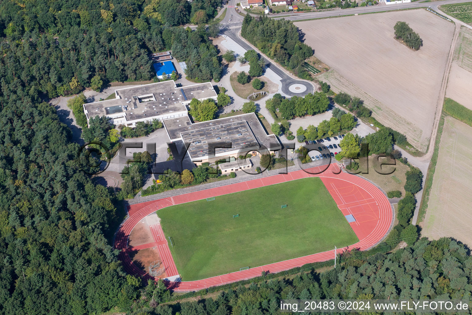 École des bains romains à Rheinzabern dans le département Rhénanie-Palatinat, Allemagne depuis l'avion