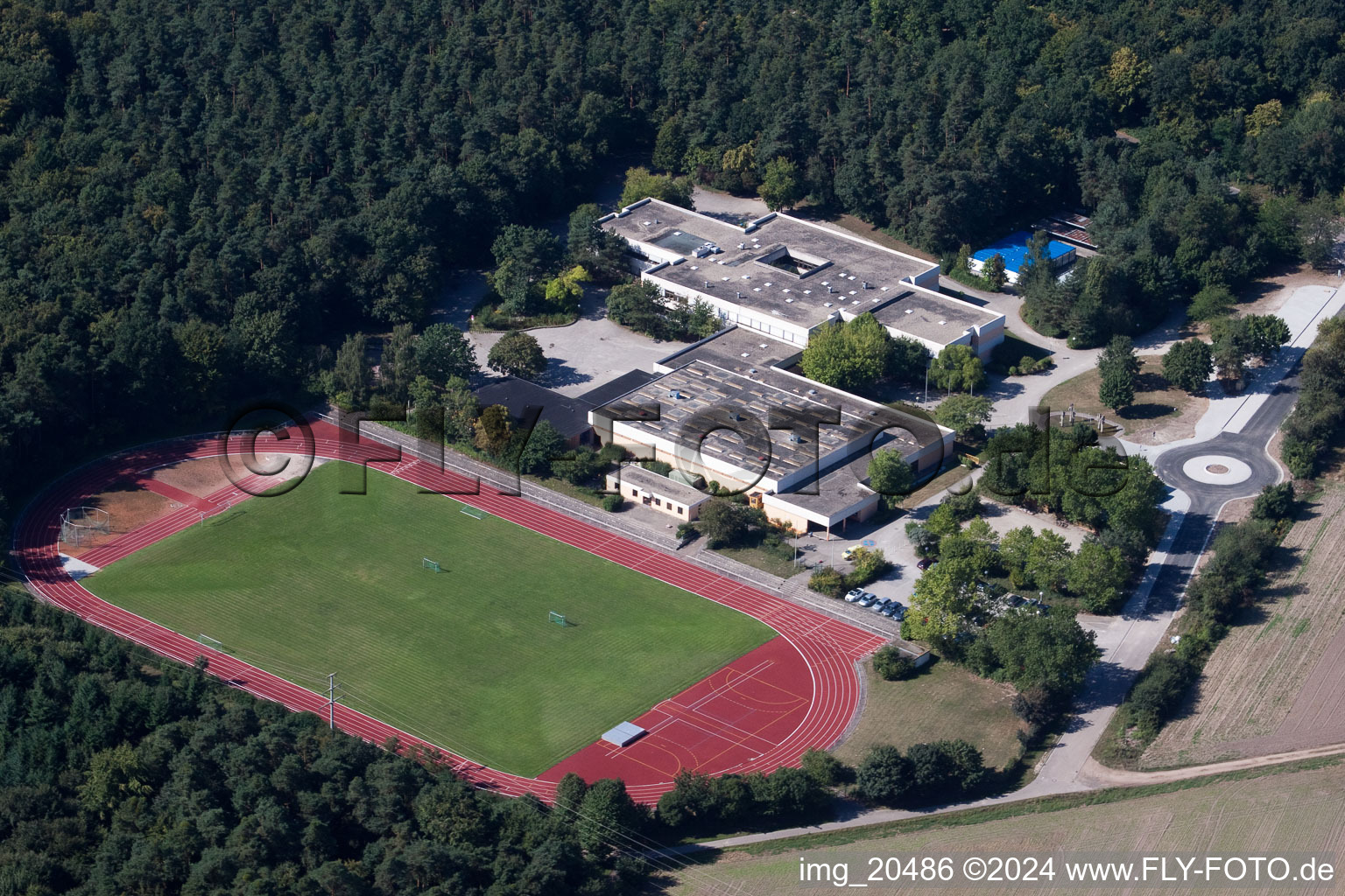 Vue d'oiseau de École des bains romains à Rheinzabern dans le département Rhénanie-Palatinat, Allemagne