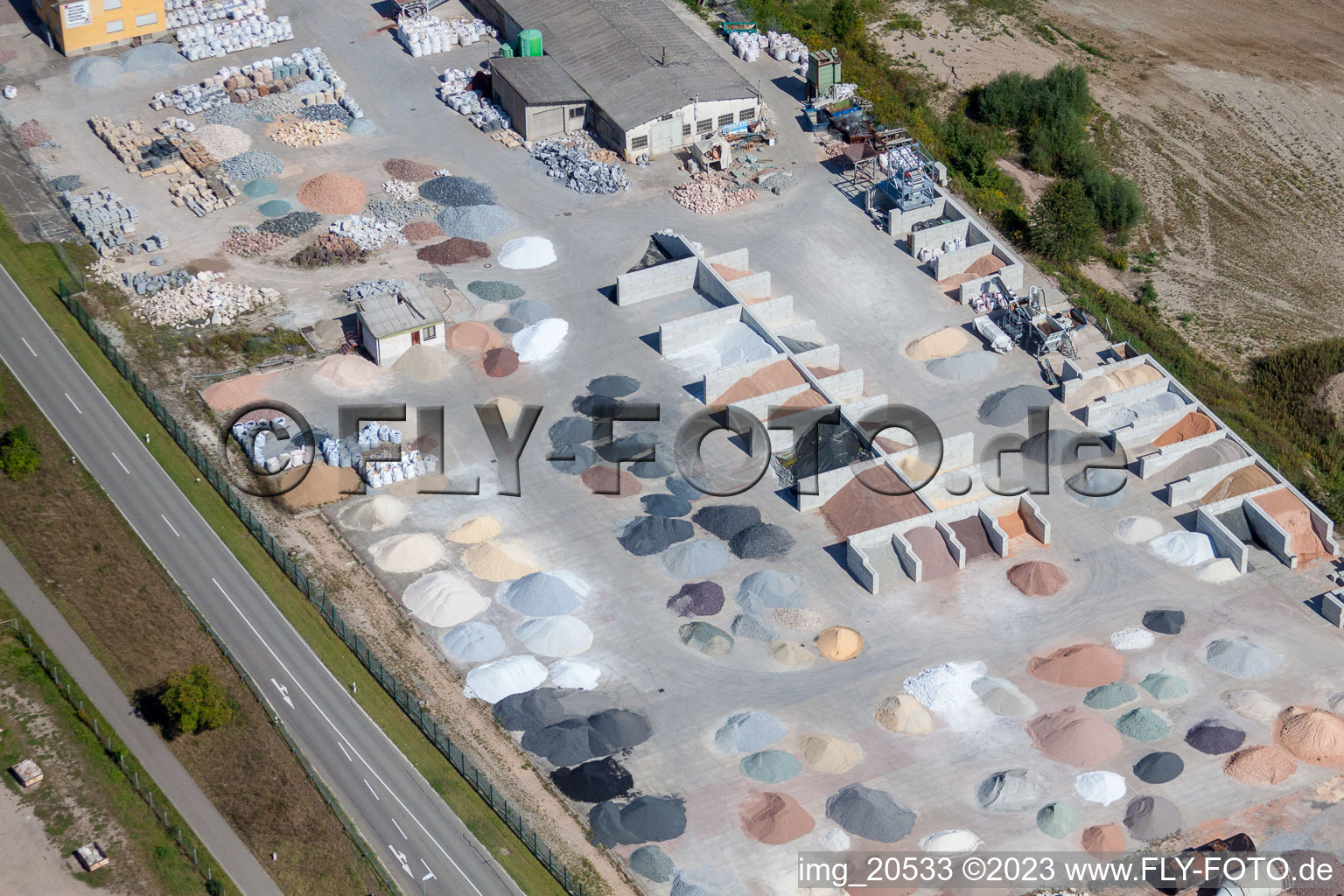 Gartenkies, Badische Terrazzo Handelsgesellschaft mbH Huttenheimer Landstrasse 2-6 à le quartier Neudorf in Graben-Neudorf dans le département Bade-Wurtemberg, Allemagne depuis l'avion