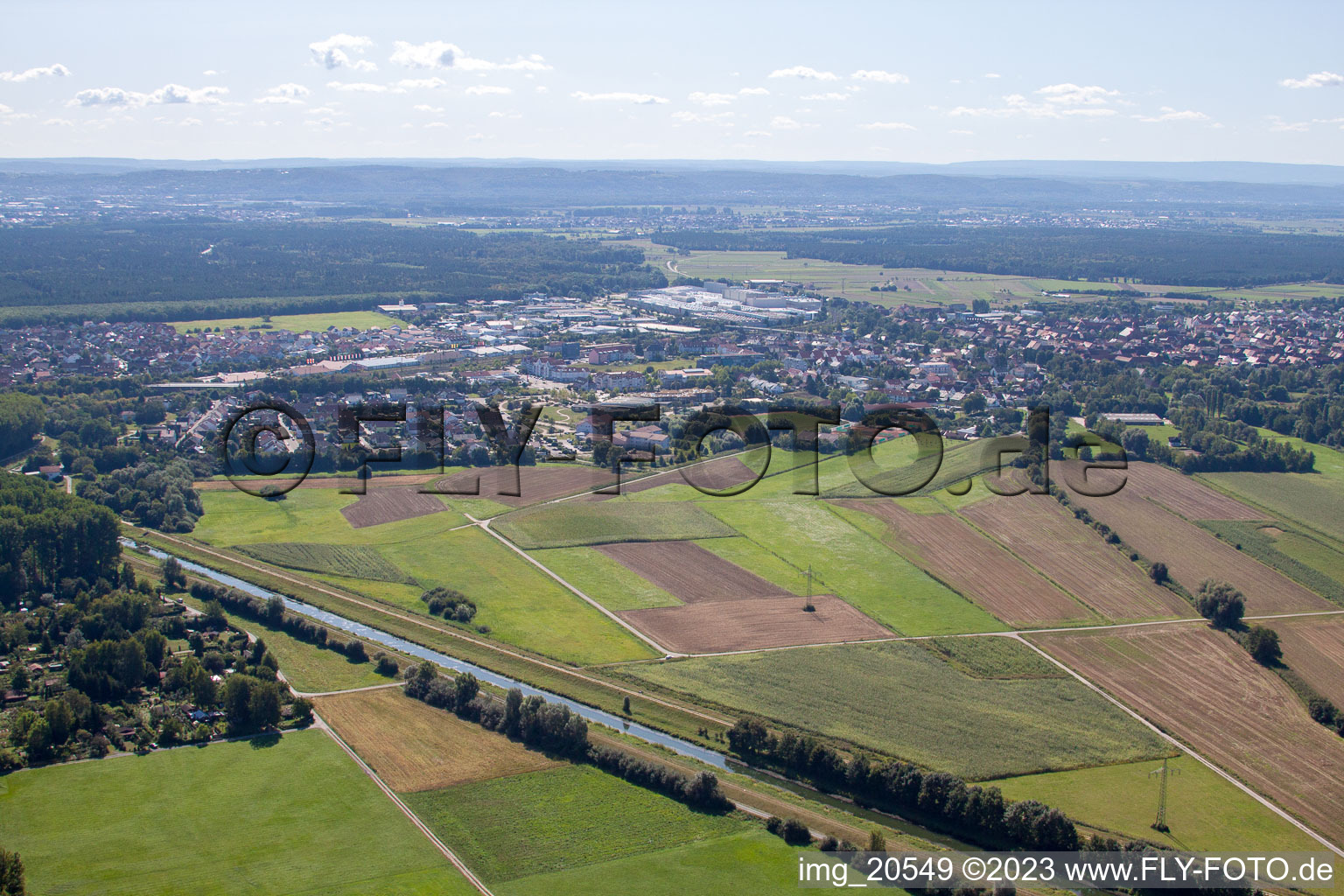Vue aérienne de Canal de Saalbach à le quartier Graben in Graben-Neudorf dans le département Bade-Wurtemberg, Allemagne