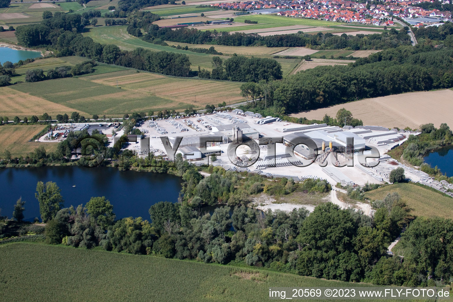 Vue aérienne de Blocs de béton à Leimersheim dans le département Rhénanie-Palatinat, Allemagne