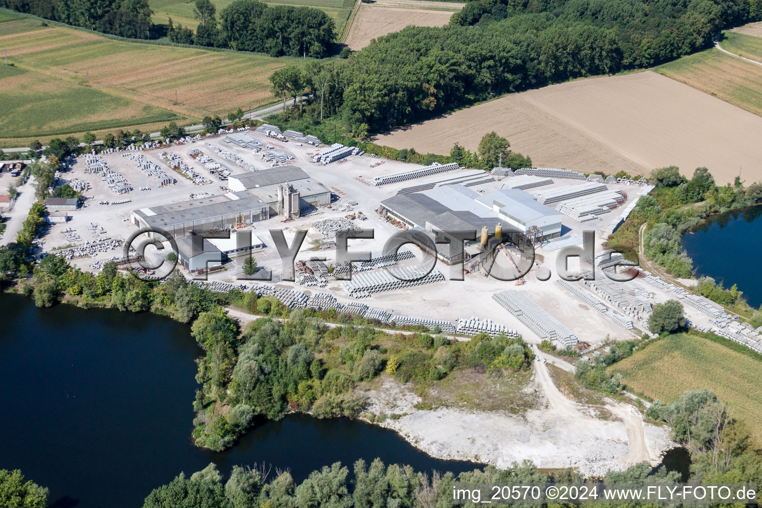 Vue aérienne de Centrale de mélange de béton et de matériaux de construction de Finger Beton Kuhardt GmbH & Co. KG à Kuhardt dans le département Rhénanie-Palatinat, Allemagne