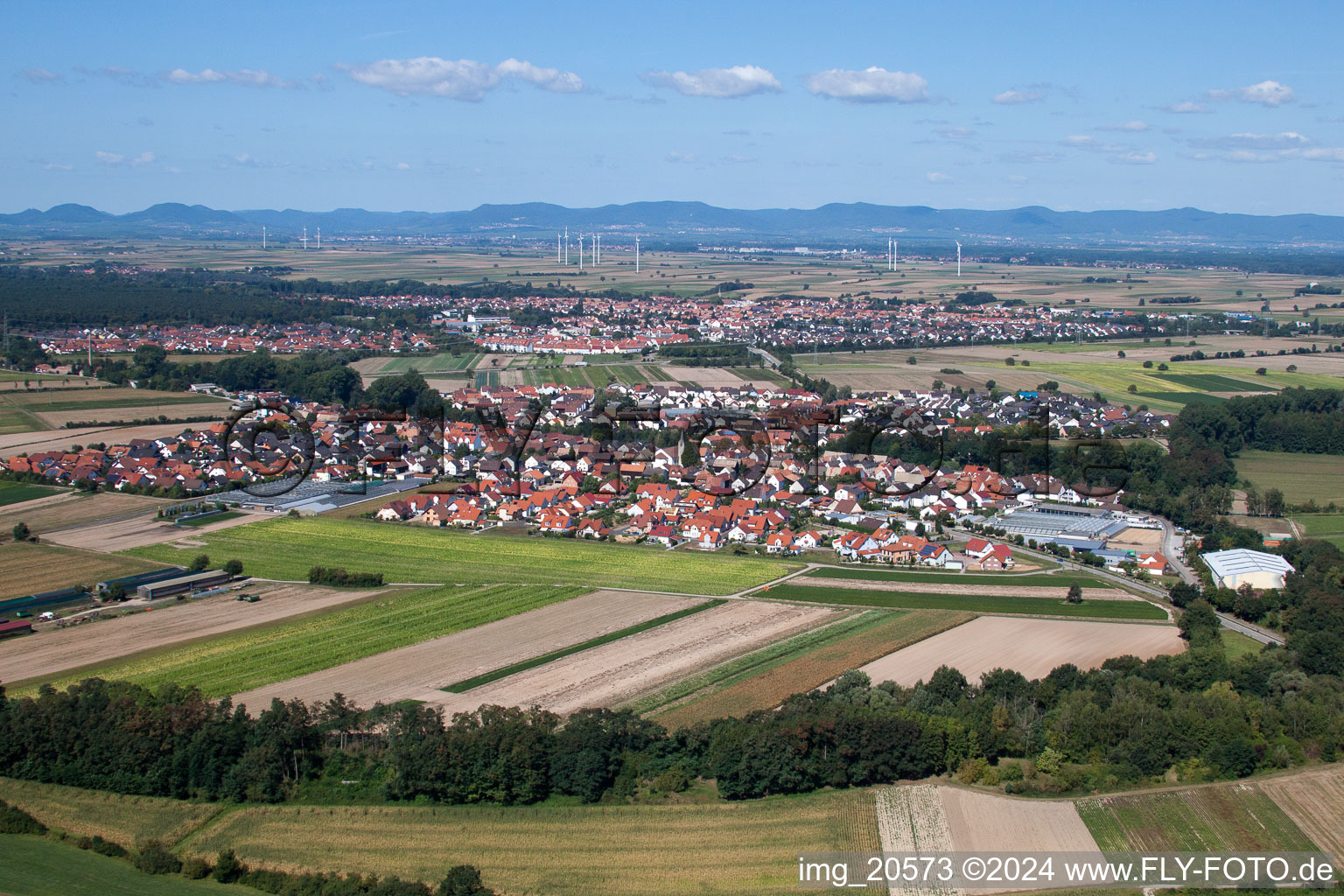 Vue aérienne de Vue locale des rues et maisons de Kuhardt à Kuhardt dans le département Rhénanie-Palatinat, Allemagne