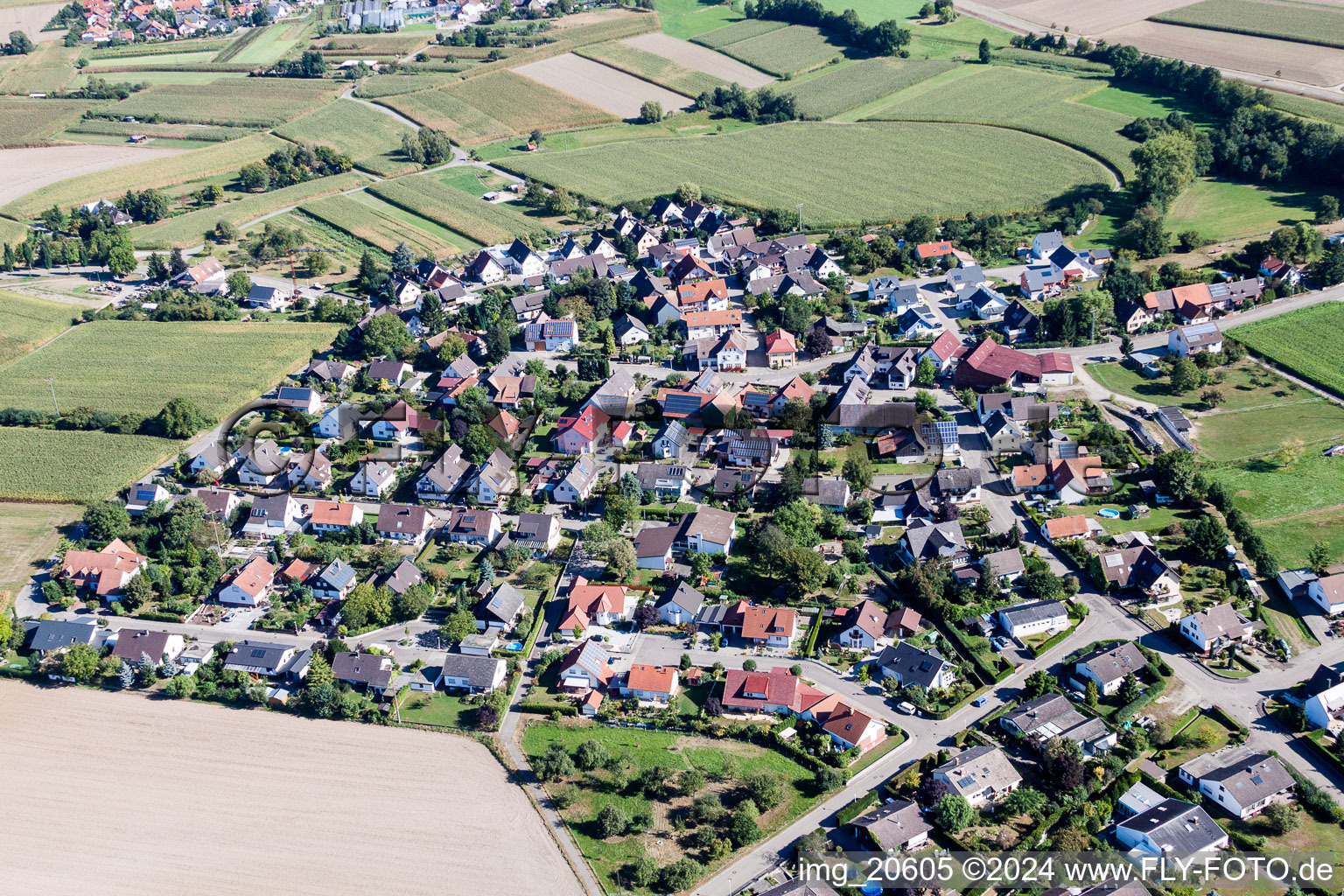 Vue aérienne de Vue sur le village à le quartier Querbach in Kehl dans le département Bade-Wurtemberg, Allemagne