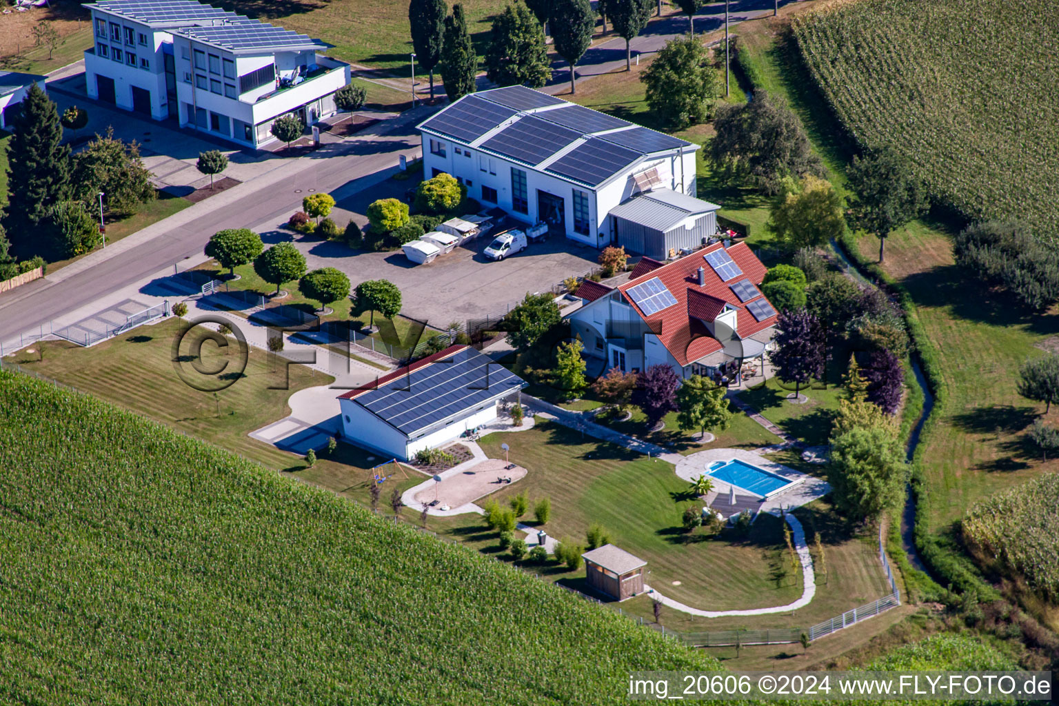 Vue aérienne de Heitz Haustechnik GmbH à le quartier Querbach in Kehl dans le département Bade-Wurtemberg, Allemagne