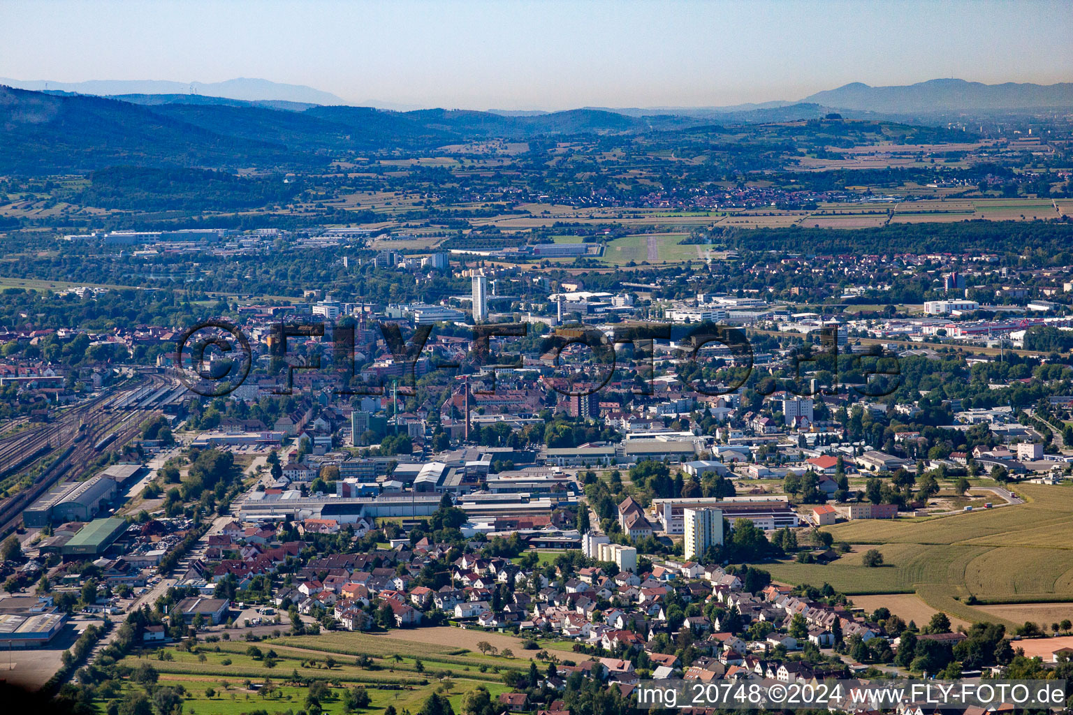 Vue aérienne de Du nord à le quartier Bohlsbach in Offenburg dans le département Bade-Wurtemberg, Allemagne