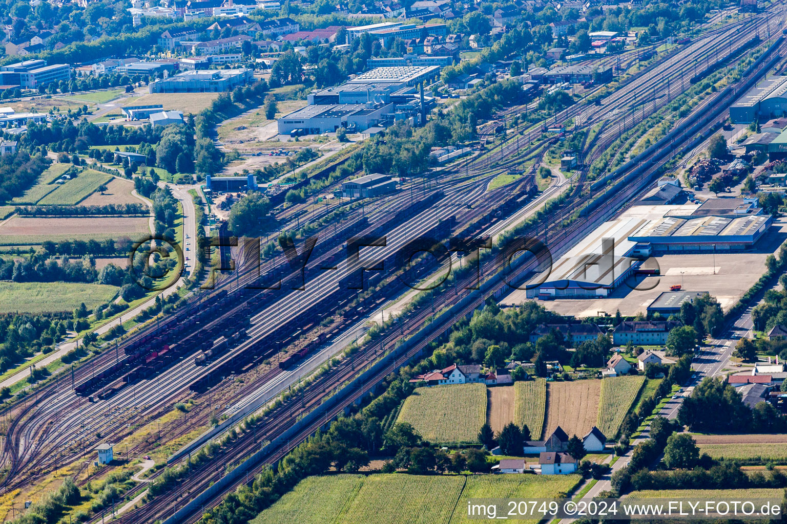 Vue aérienne de Gare de fret à le quartier Bohlsbach in Offenburg dans le département Bade-Wurtemberg, Allemagne