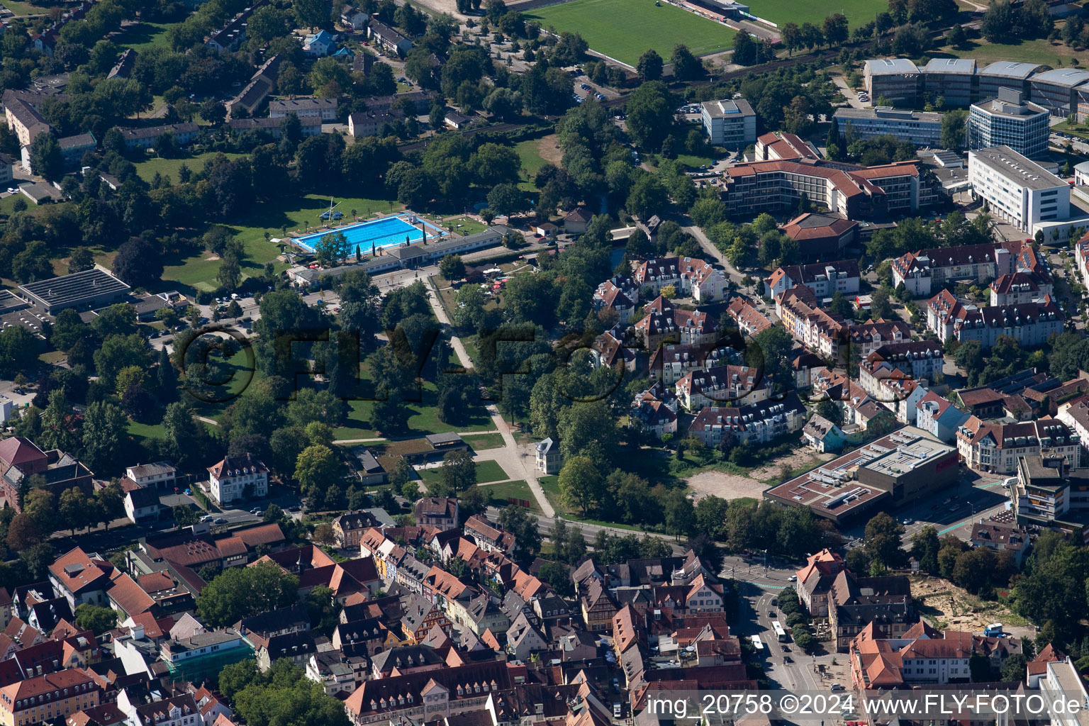 Vue aérienne de Piscine de loisirs de Stegermatt à Offenburg dans le département Bade-Wurtemberg, Allemagne