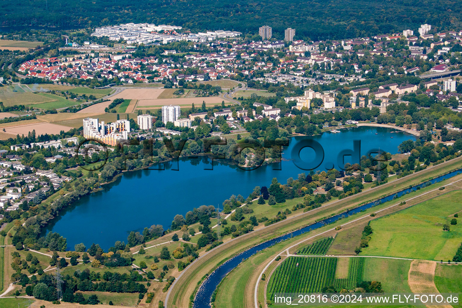 Vue aérienne de Lac de Gifiz à le quartier Uffhofen in Offenburg dans le département Bade-Wurtemberg, Allemagne