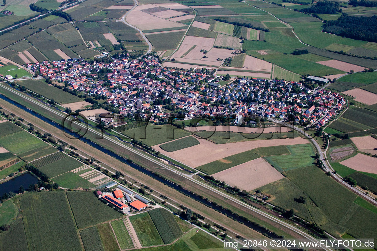 Vue aérienne de Sur la Kinzig à le quartier Bühl in Offenburg dans le département Bade-Wurtemberg, Allemagne