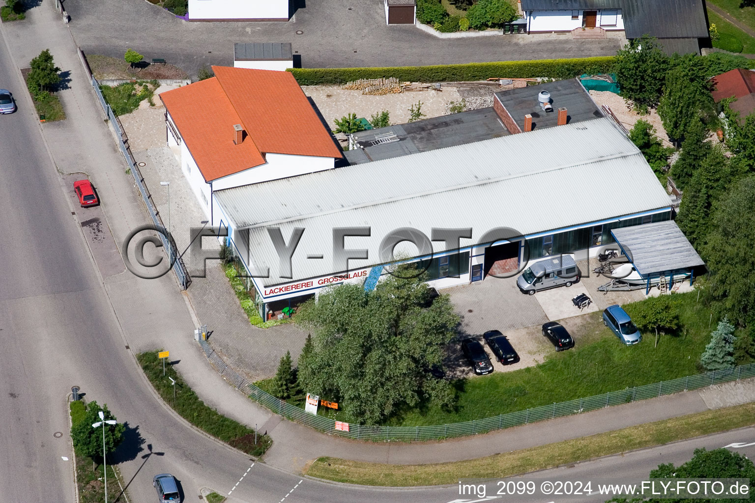 Vue aérienne de Atelier de peinture automobile brut à le quartier Minderslachen in Kandel dans le département Rhénanie-Palatinat, Allemagne