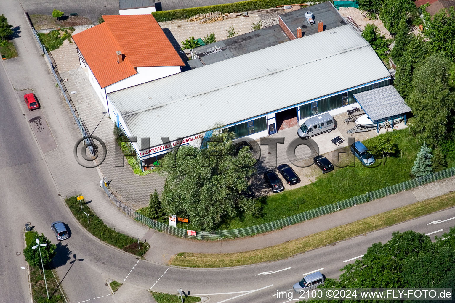 Vue aérienne de Atelier de peinture automobile brut à le quartier Minderslachen in Kandel dans le département Rhénanie-Palatinat, Allemagne