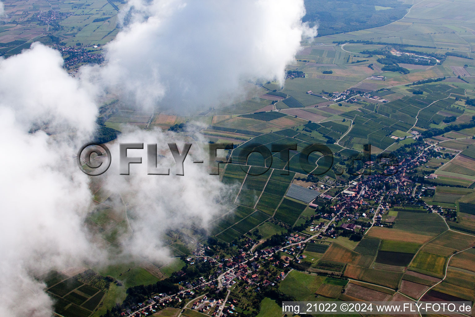 Vue aérienne de Steinseltz dans le département Bas Rhin, France