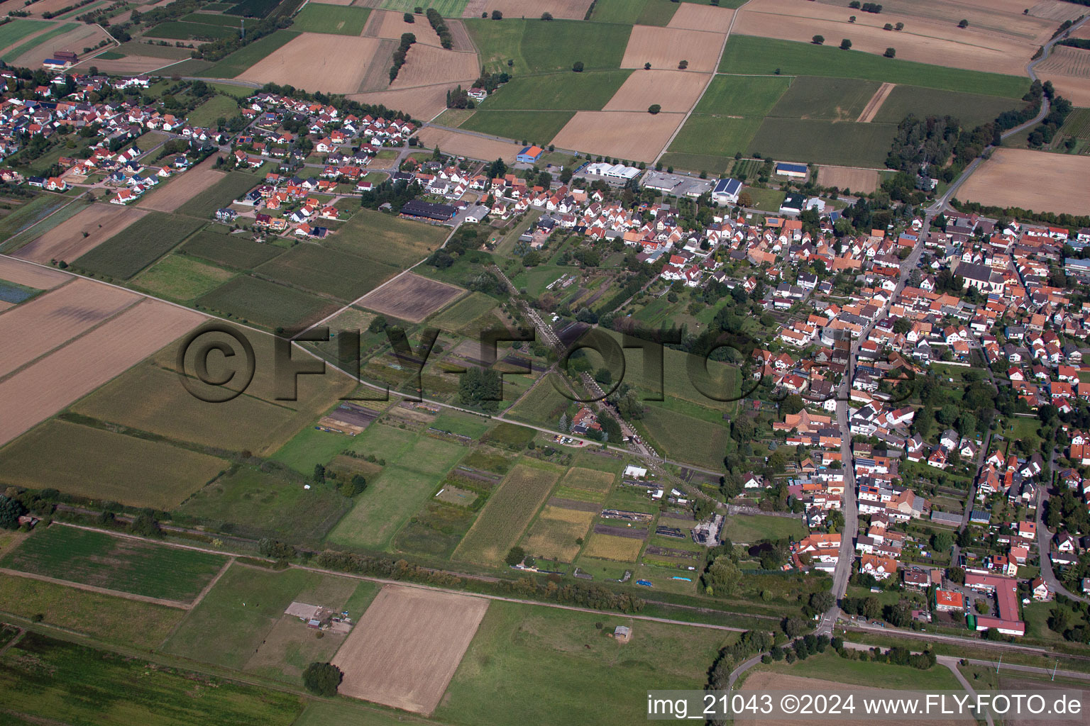 Steinfeld dans le département Rhénanie-Palatinat, Allemagne vu d'un drone