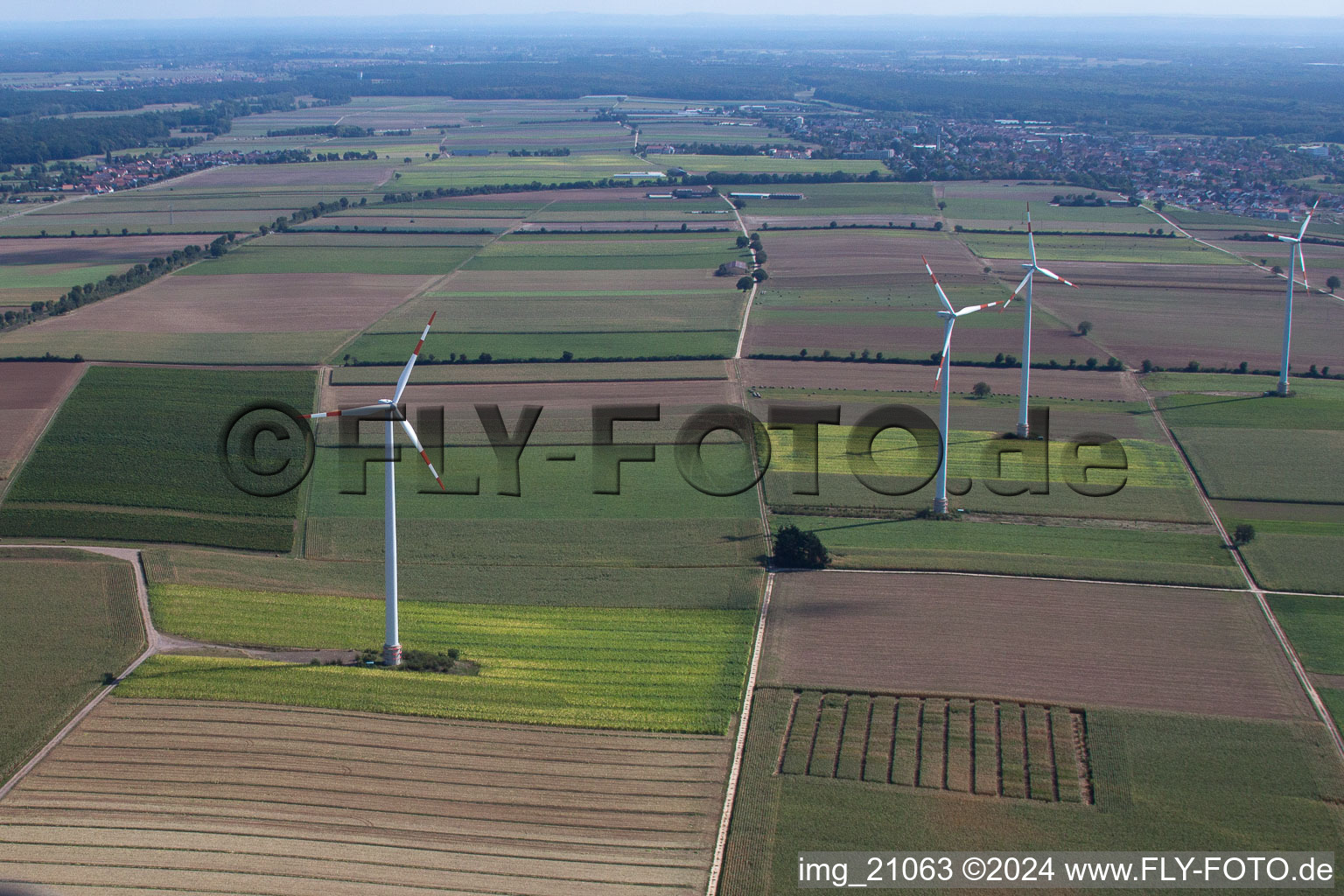 Éoliennes à Minfeld dans le département Rhénanie-Palatinat, Allemagne hors des airs