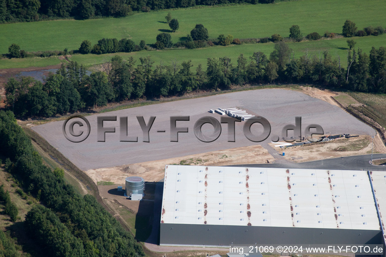 Centre logistique de coïncidence à le quartier Minderslachen in Kandel dans le département Rhénanie-Palatinat, Allemagne d'un drone