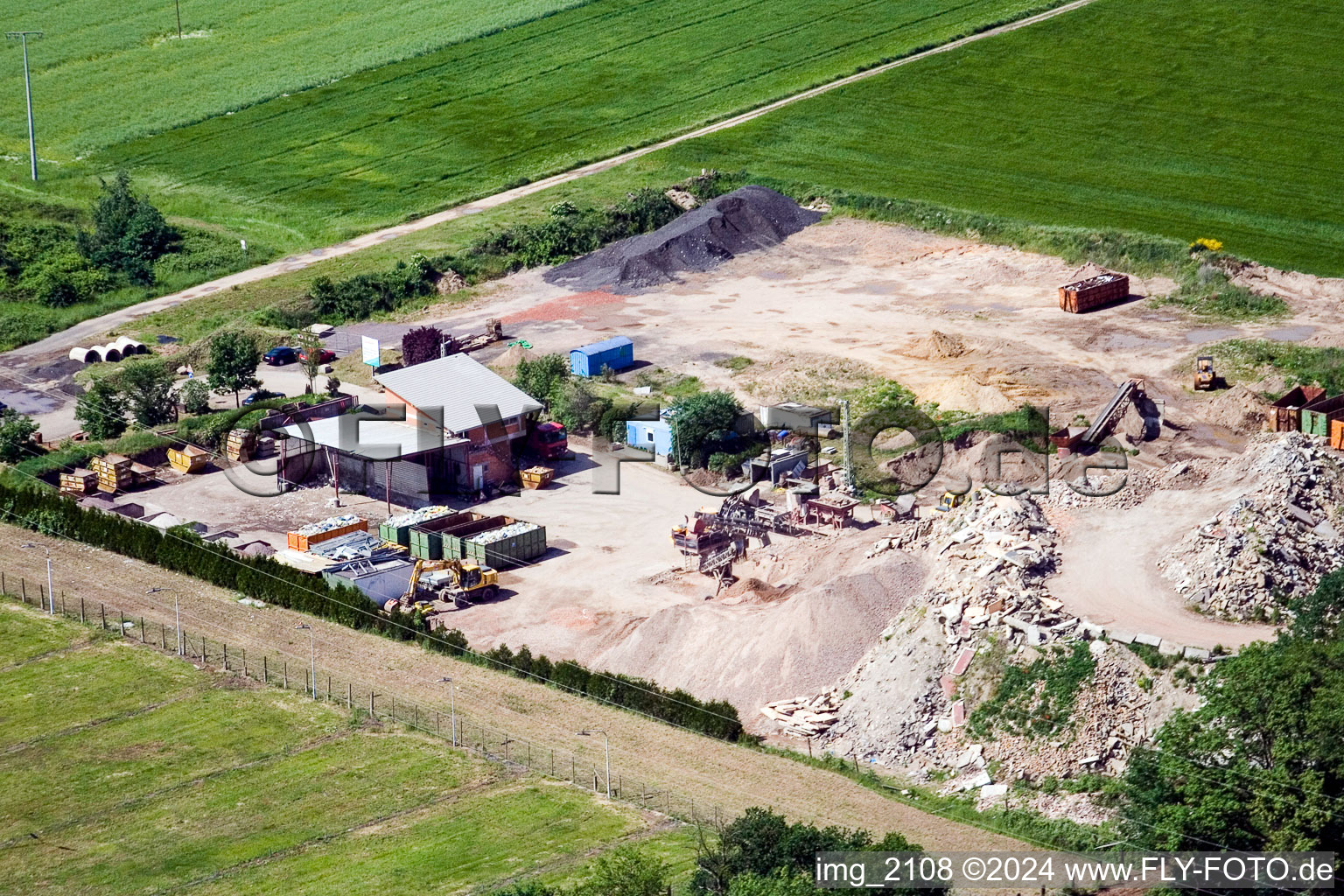 Vue aérienne de Recyclage des déchets de chantier Gaudier à le quartier Minderslachen in Kandel dans le département Rhénanie-Palatinat, Allemagne