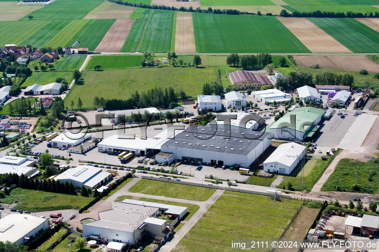 Vue aérienne de Zone industrielle à le quartier Minderslachen in Kandel dans le département Rhénanie-Palatinat, Allemagne