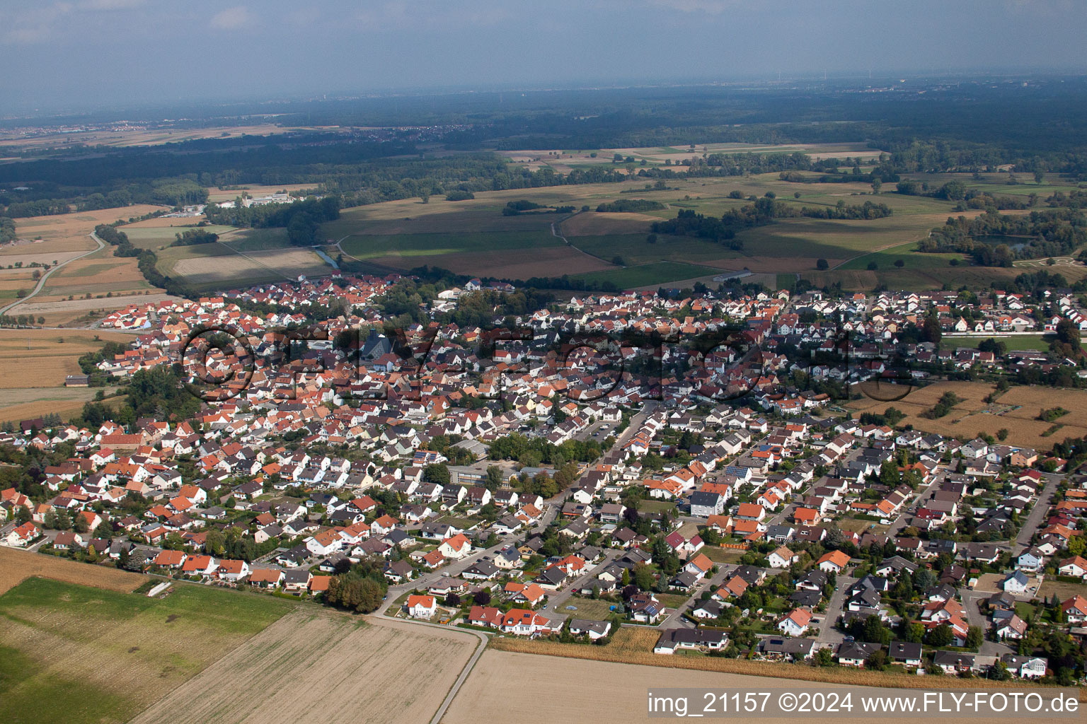 Vue d'oiseau de Leimersheim dans le département Rhénanie-Palatinat, Allemagne