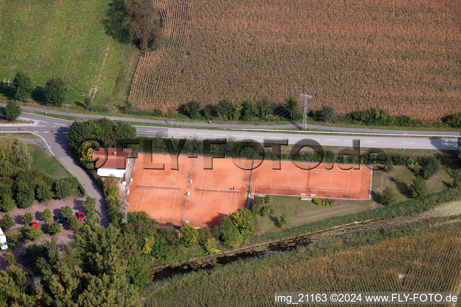 Leimersheim dans le département Rhénanie-Palatinat, Allemagne du point de vue du drone