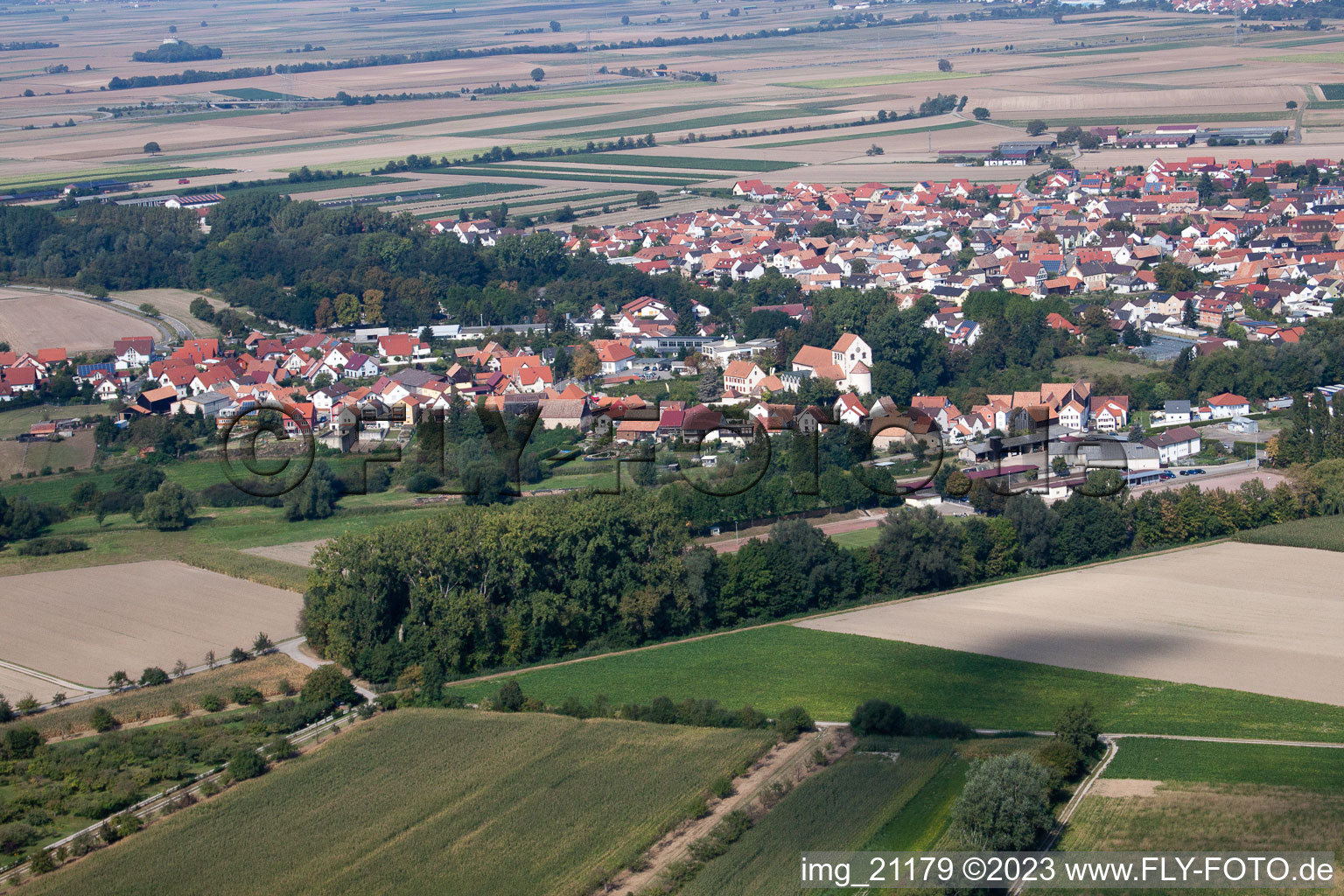 Hördt dans le département Rhénanie-Palatinat, Allemagne du point de vue du drone