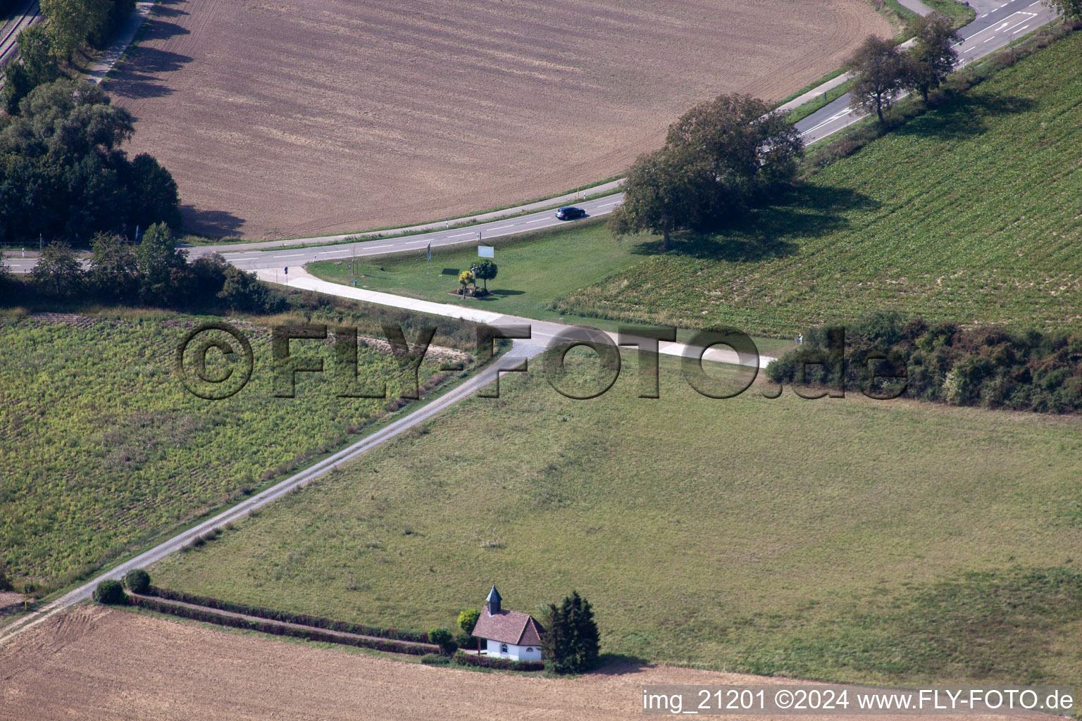 Vue aérienne de Chapelle à Rülzheim dans le département Rhénanie-Palatinat, Allemagne