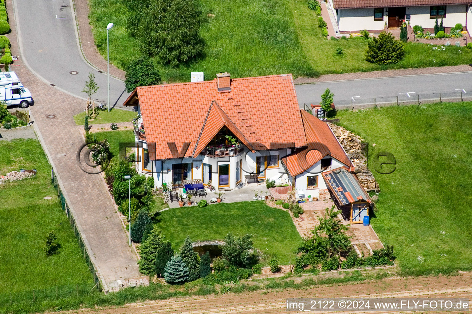 Vue oblique de Klingbachstr. à Steinweiler dans le département Rhénanie-Palatinat, Allemagne